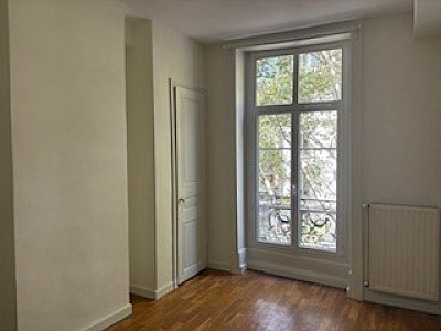 APPARTEMENT T2 A LOUER - LYON 7EME ARRONDISSEMENT Stalingrad - 62.17 m2 - 875 € charges comprises par mois