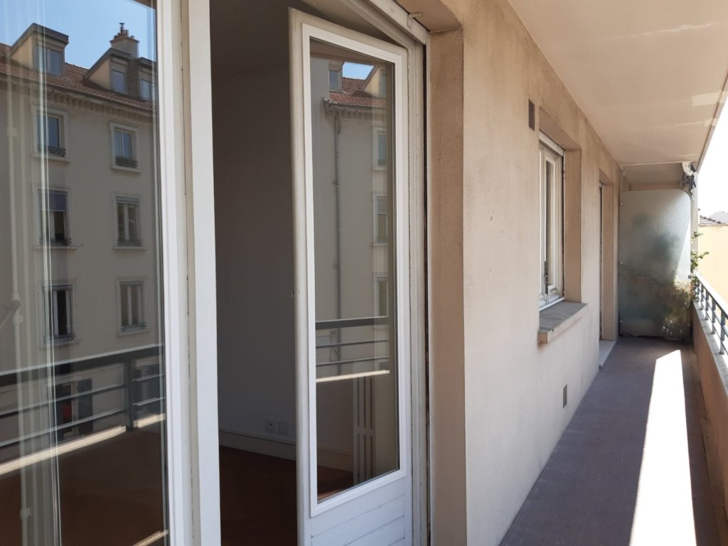 APPARTEMENT T2 A LOUER LYON 8EME ARRONDISSEMENT 55.53 m2 990