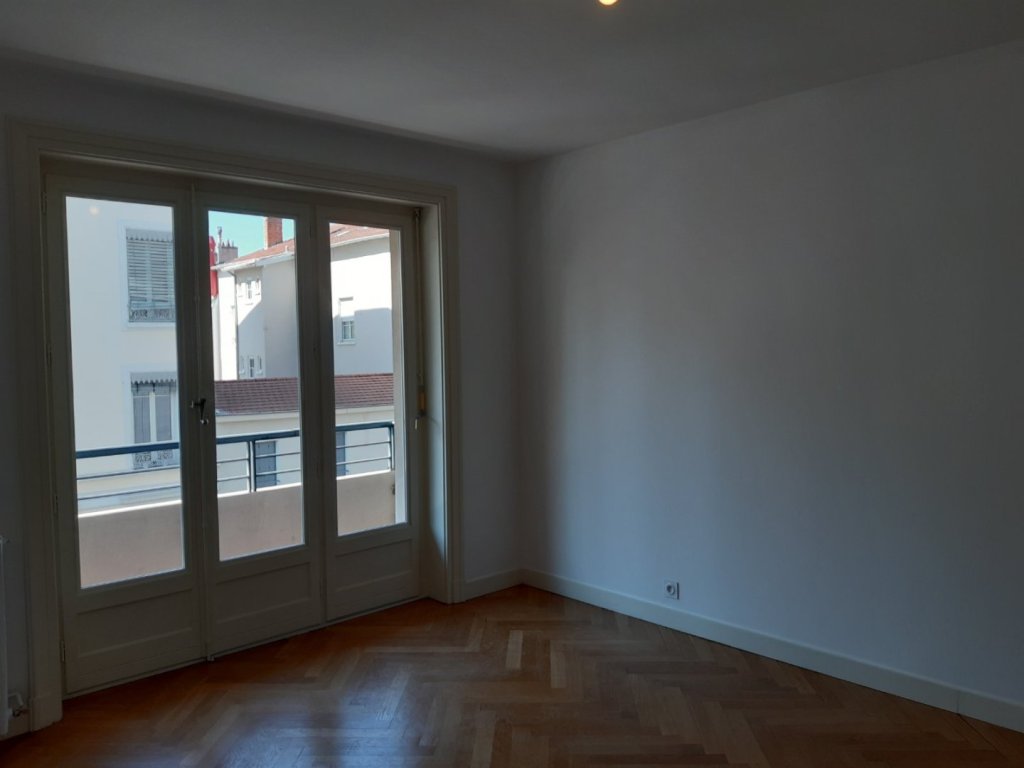 APPARTEMENT T2 A LOUER LYON 8EME ARRONDISSEMENT 55.53 m2 990