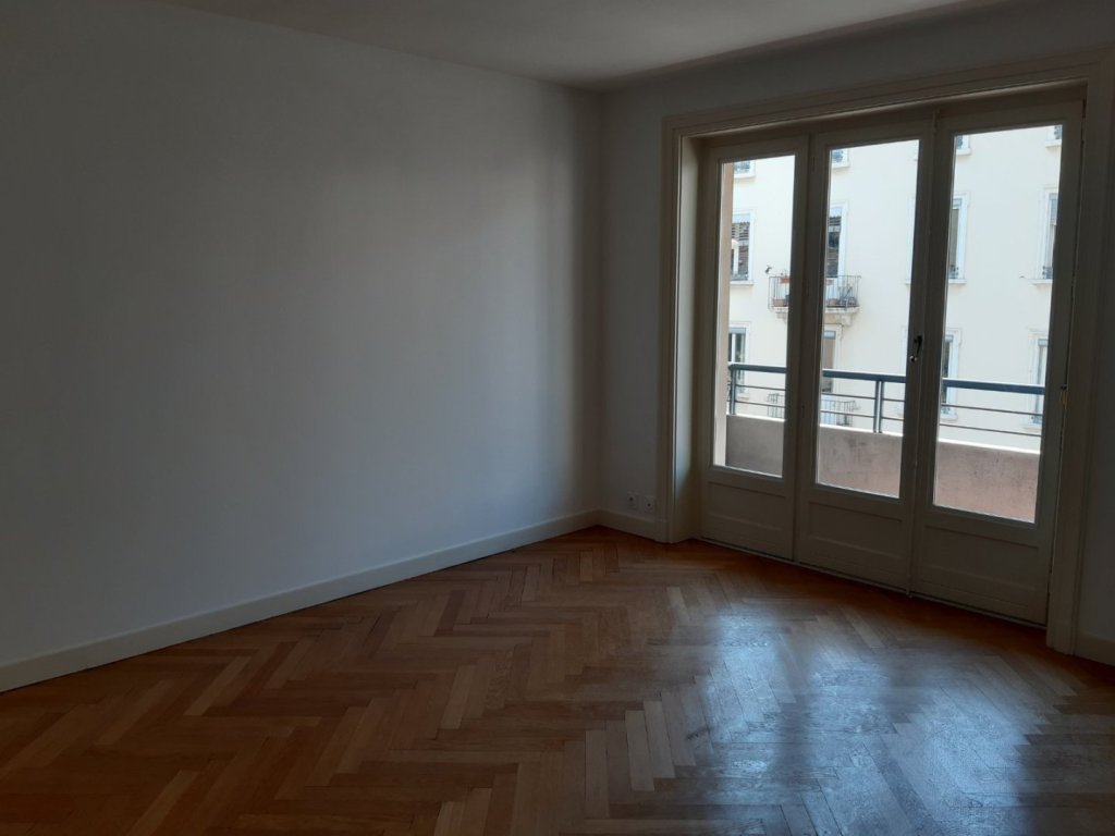APPARTEMENT T2 A LOUER LYON 8EME ARRONDISSEMENT 55.53 m2 990
