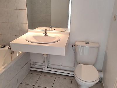 APPARTEMENT T2 A LOUER - OULLINS Centre-Nord - 33.73 m2 - 740 &euro; charges comprises par mois