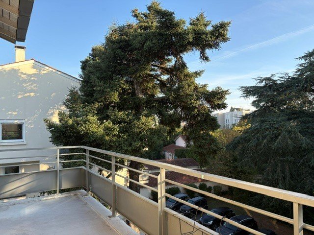 APPARTEMENT T2 A LOUER - TASSIN LA DEMI LUNE La-Raude - 47.13 m2 - 815 &euro; charges comprises par mois