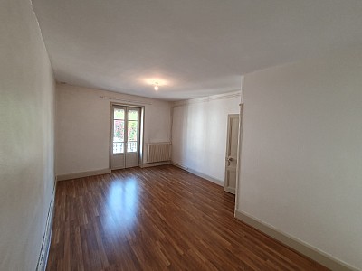 APPARTEMENT T3 A LOUER - CHARBONNIERES LES BAINS - 65.23 m2 - 850€ charges comprises par mois