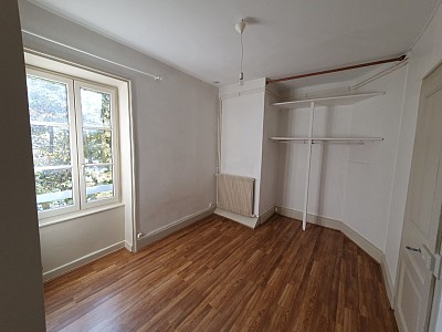 APPARTEMENT T3 A LOUER - CHARBONNIERES LES BAINS - 65.23 m2 - 850€ charges comprises par mois