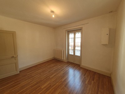 APPARTEMENT T3 A LOUER - CHARBONNIERES LES BAINS - 65.23 m2 - 850€ charges comprises par mois