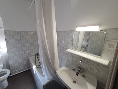 APPARTEMENT T3 A LOUER - CHARBONNIERES LES BAINS - 65.23 m2 - 850€ charges comprises par mois