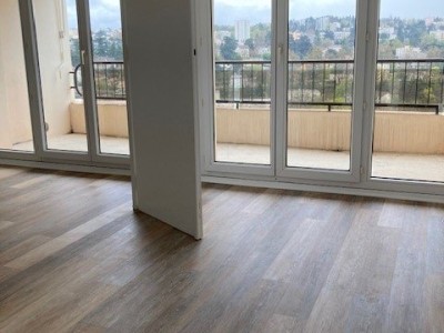 APPARTEMENT T3 A LOUER - ECULLY - 52,02 m2 - 960 € charges comprises par mois