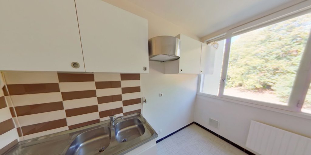 APPARTEMENT T3 A LOUER - FONTAINES SUR SAONE Le Bourg - 69.64 m2 - 970 &euro; charges comprises par mois