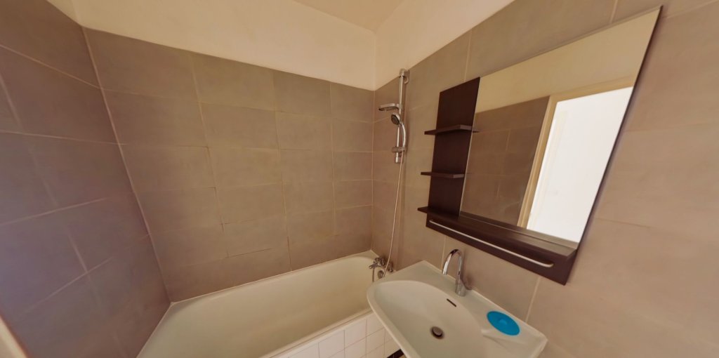 APPARTEMENT T3 A LOUER - FONTAINES SUR SAONE Le Bourg - 69.64 m2 - 970 &euro; charges comprises par mois