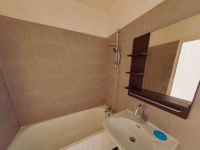 APPARTEMENT T3 A LOUER - FONTAINES SUR SAONE Le Bourg - 69.64 m2 - 970 &euro; charges comprises par mois