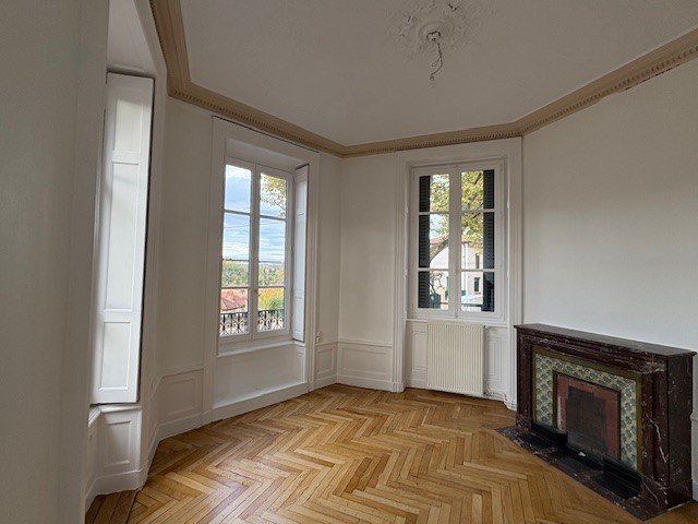 APPARTEMENT T3 A LOUER - LYON 1ER ARRONDISSEMENT Giraud-Saint-Vincent - 69.9 m2 - 1 280 € charges comprises par mois