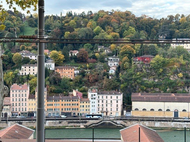 APPARTEMENT T3 A LOUER - LYON 1ER ARRONDISSEMENT Giraud-Saint-Vincent - 69.9 m2 - 1 280 € charges comprises par mois