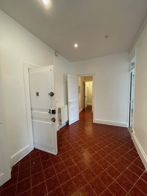 APPARTEMENT T3 A LOUER - LYON 1ER ARRONDISSEMENT Giraud-Saint-Vincent - 69.9 m2 - 1 280 € charges comprises par mois