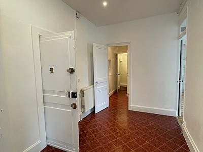 APPARTEMENT T3 A LOUER - LYON 1ER ARRONDISSEMENT Giraud-Saint-Vincent - 69.9 m2 - 1 280 € charges comprises par mois