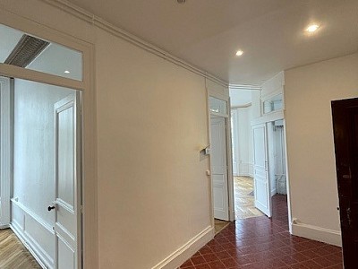 APPARTEMENT T3 A LOUER - LYON 1ER ARRONDISSEMENT Giraud-Saint-Vincent - 69.9 m2 - 1 280 € charges comprises par mois