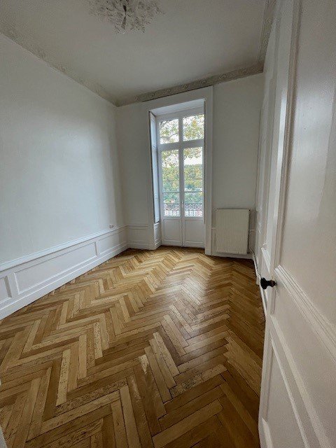APPARTEMENT T3 A LOUER - LYON 1ER ARRONDISSEMENT Giraud-Saint-Vincent - 69.9 m2 - 1 280 € charges comprises par mois