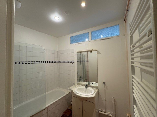 APPARTEMENT T3 A LOUER - LYON 1ER ARRONDISSEMENT Giraud-Saint-Vincent - 69.9 m2 - 1 280 € charges comprises par mois