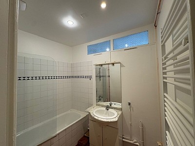 APPARTEMENT T3 A LOUER - LYON 1ER ARRONDISSEMENT Giraud-Saint-Vincent - 69.9 m2 - 1 280 € charges comprises par mois