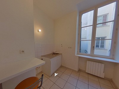 APPARTEMENT T3 A LOUER - LYON 1ER ARRONDISSEMENT Terreaux-Bat-d-Argent - 65.48 m2 - 1 060 € charges comprises par mois