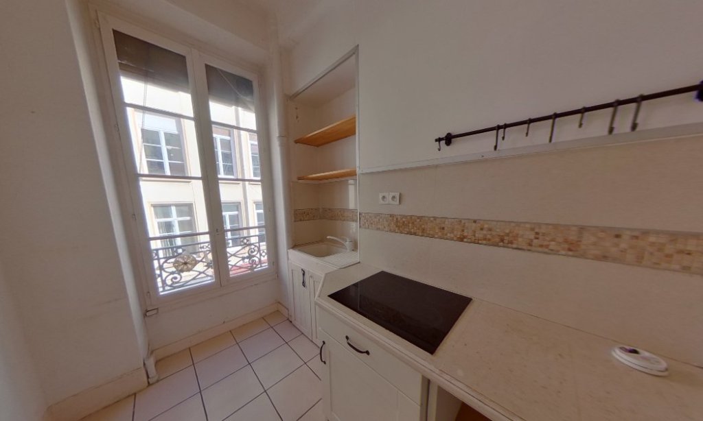 APPARTEMENT T3 A LOUER - LYON 1ER ARRONDISSEMENT Normale-Chartreux - 73.31 m2 - 995�&euro; charges comprises par mois