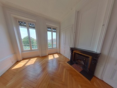 APPARTEMENT T3 A LOUER - LYON 1ER ARRONDISSEMENT Normale-Chartreux - 75.59 m2 - 1 050 € charges comprises par mois