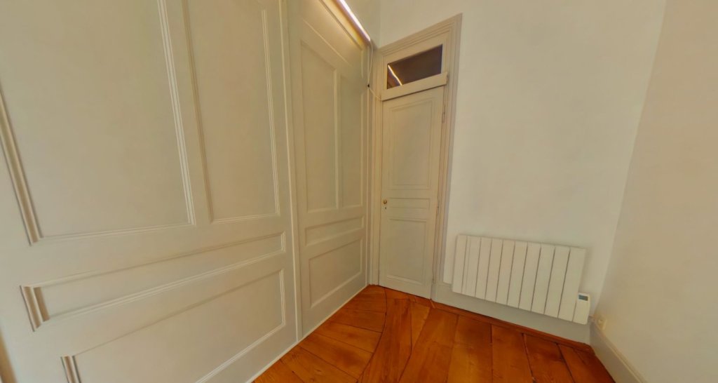 APPARTEMENT T3 A LOUER - LYON 1ER ARRONDISSEMENT Mairie-Martiniere - 84.72 m2 - 995�&euro; charges comprises par mois