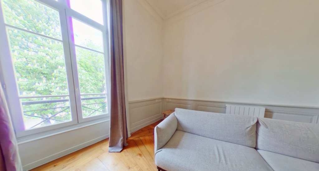 APPARTEMENT T3 A LOUER - LYON 1ER ARRONDISSEMENT Mairie-Martiniere - 84.72 m2 - 995�&euro; charges comprises par mois