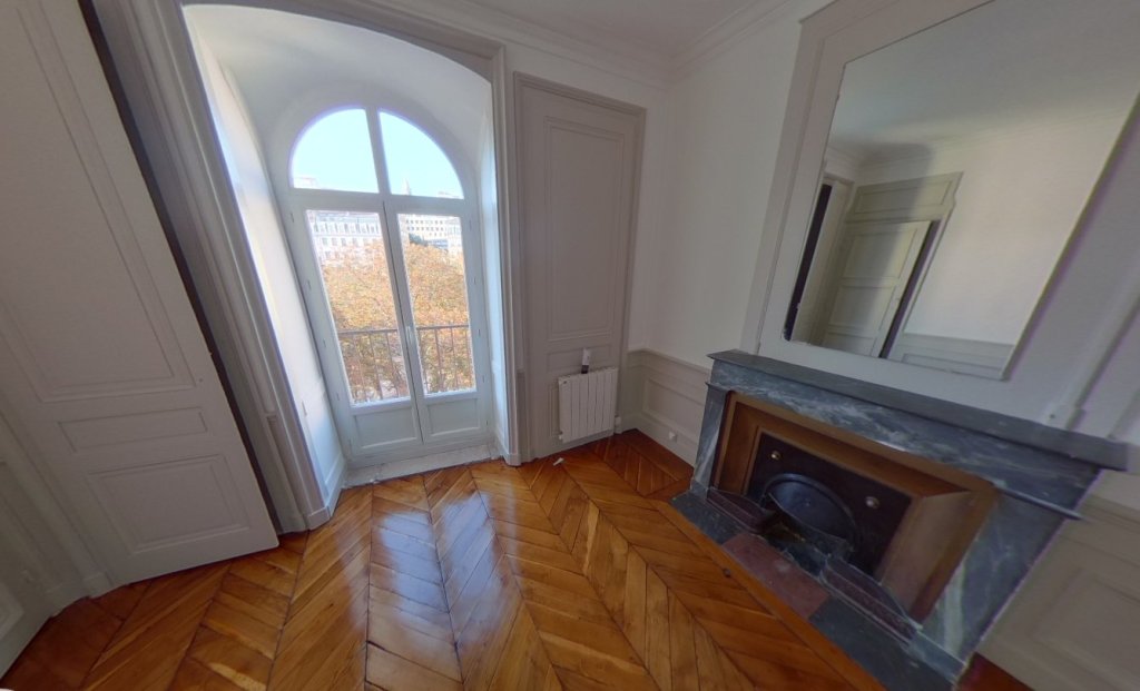APPARTEMENT T3 A LOUER - LYON 1ER ARRONDISSEMENT Mairie-Martiniere - 81.47 m2 - 1�060�&euro; charges comprises par mois