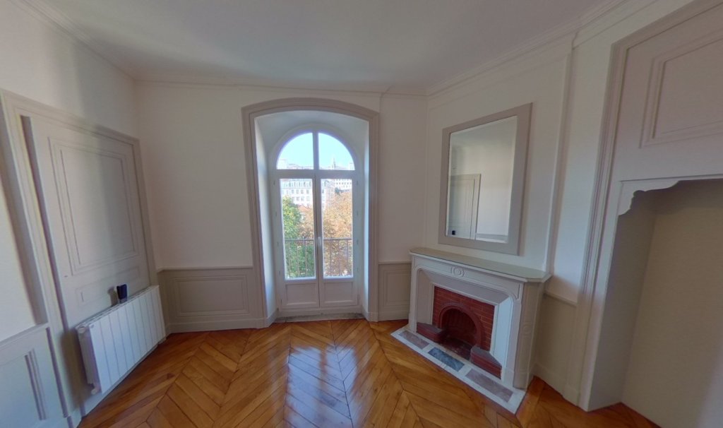 APPARTEMENT T3 A LOUER - LYON 1ER ARRONDISSEMENT Mairie-Martiniere - 81.47 m2 - 1�060�&euro; charges comprises par mois
