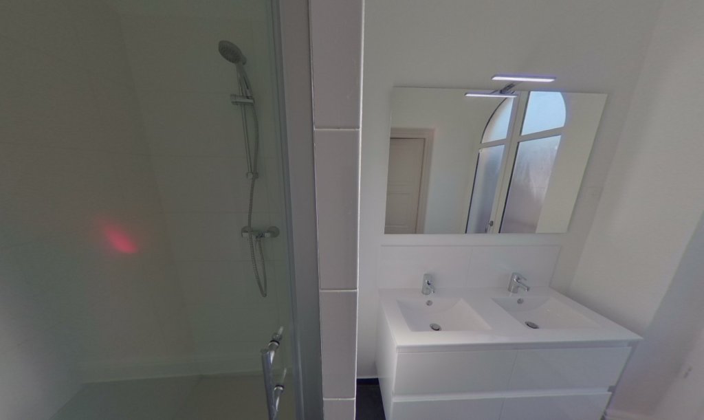 APPARTEMENT T3 A LOUER - LYON 1ER ARRONDISSEMENT Mairie-Martiniere - 81.47 m2 - 1�060�&euro; charges comprises par mois