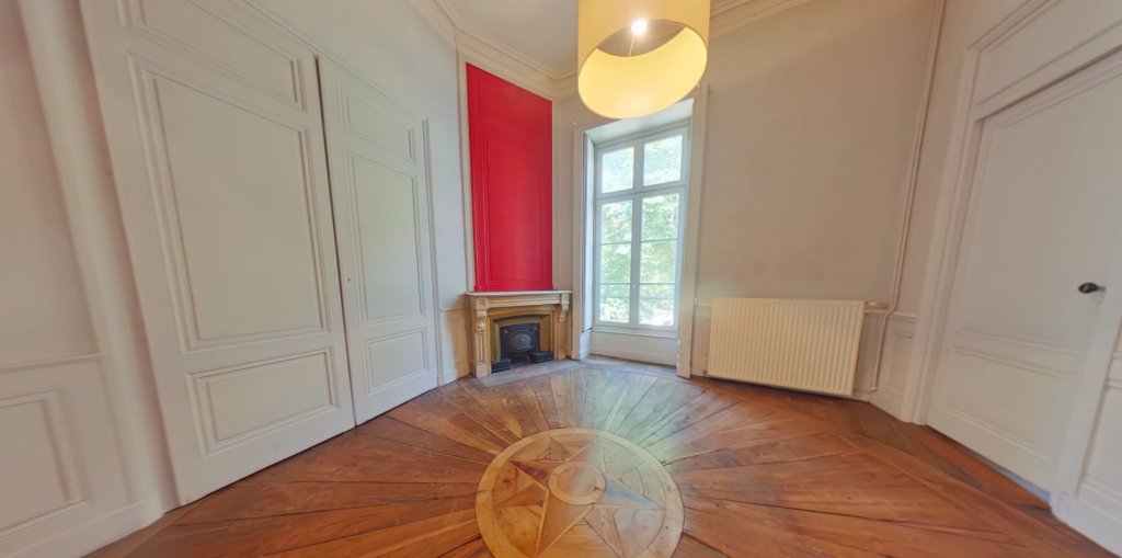 APPARTEMENT T3 A LOUER - LYON 1ER ARRONDISSEMENT Mairie-Martiniere - 82.83 m2 - 1 040 &euro; charges comprises par mois