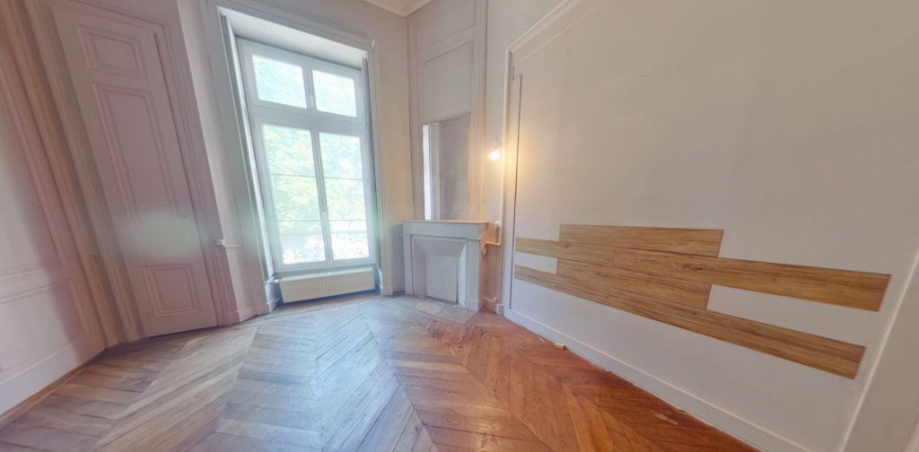 APPARTEMENT T3 A LOUER - LYON 1ER ARRONDISSEMENT Mairie-Martiniere - 82.83 m2 - 1 040 &euro; charges comprises par mois