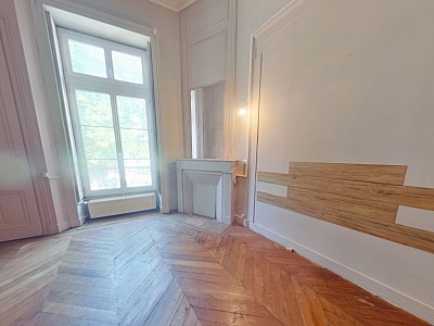 APPARTEMENT T3 A LOUER - LYON 1ER ARRONDISSEMENT Mairie-Martiniere - 82.83 m2 - 1 040 € charges comprises par mois