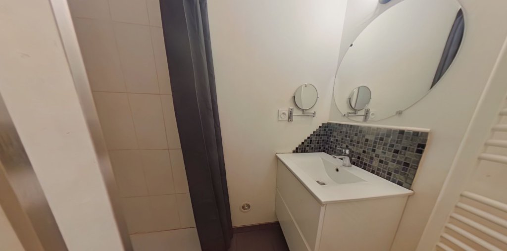 APPARTEMENT T3 A LOUER - LYON 1ER ARRONDISSEMENT Mairie-Martiniere - 82.83 m2 - 1 040 &euro; charges comprises par mois