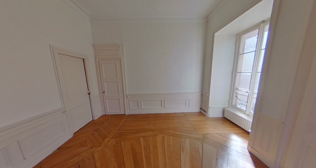 APPARTEMENT T3 A LOUER - LYON 1ER ARRONDISSEMENT Mairie-Martiniere - 79.37 m2 - 990 &euro; charges comprises par mois