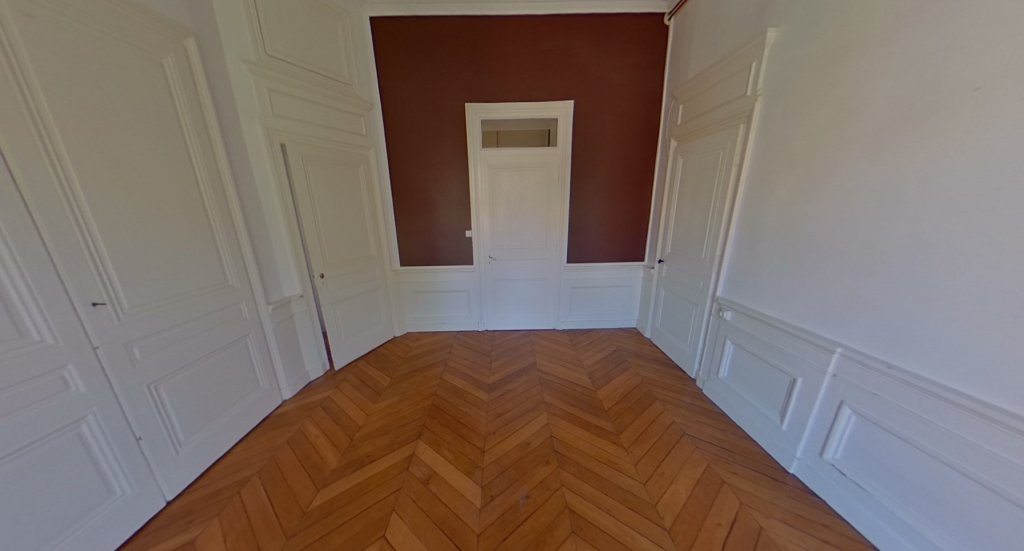 APPARTEMENT T3 A LOUER - LYON 1ER ARRONDISSEMENT Mairie-Martiniere - 79.37 m2 - 990 &euro; charges comprises par mois