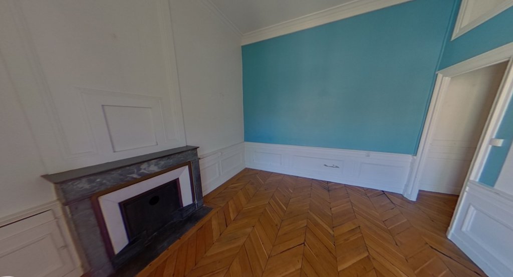 APPARTEMENT T3 A LOUER - LYON 1ER ARRONDISSEMENT Mairie-Martiniere - 79.37 m2 - 990 &euro; charges comprises par mois