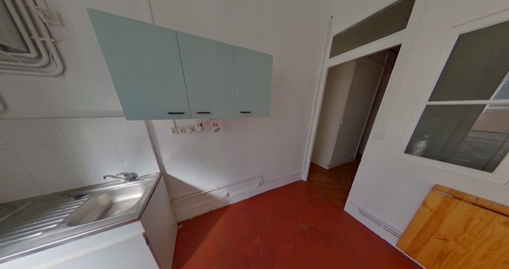 APPARTEMENT T3 A LOUER - LYON 1ER ARRONDISSEMENT Mairie-Martiniere - 79.37 m2 - 990 &euro; charges comprises par mois