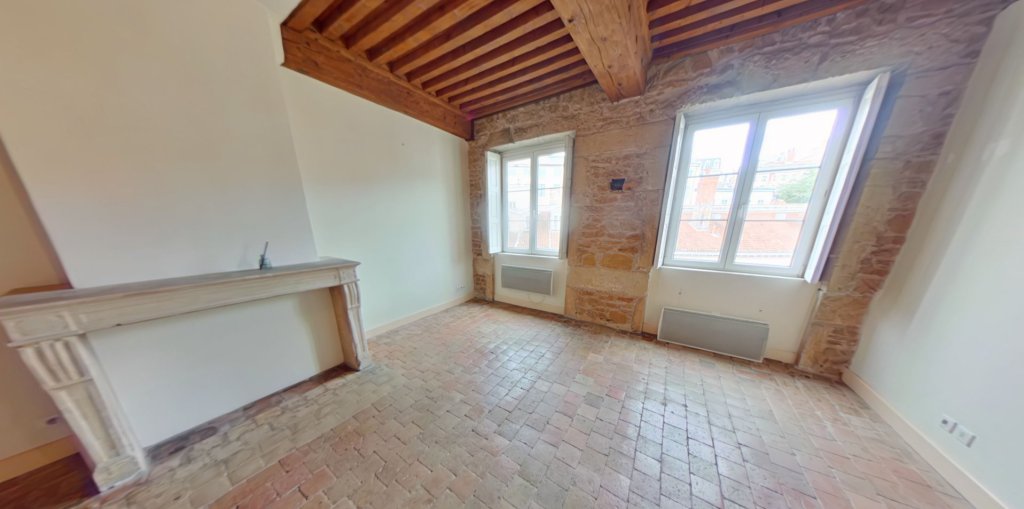 APPARTEMENT T3 A LOUER - LYON 1ER ARRONDISSEMENT Griffon-Royale - 107.75 m2 - 1 475 &euro; charges comprises par mois
