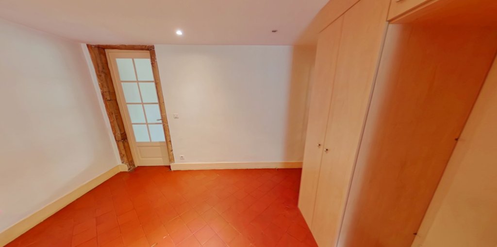 APPARTEMENT T3 A LOUER - LYON 1ER ARRONDISSEMENT Griffon-Royale - 107.75 m2 - 1 475 &euro; charges comprises par mois