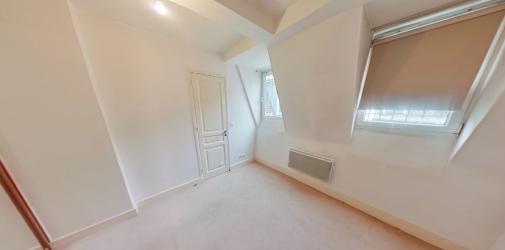 APPARTEMENT T3 A LOUER - LYON 1ER ARRONDISSEMENT Griffon-Royale - 107.75 m2 - 1 475 &euro; charges comprises par mois