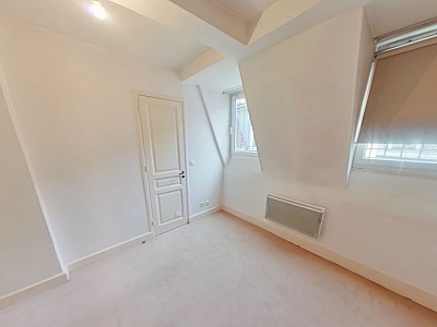 APPARTEMENT T3 A LOUER - LYON 1ER ARRONDISSEMENT Griffon-Royale - 107.75 m2 - 1 475 € charges comprises par mois