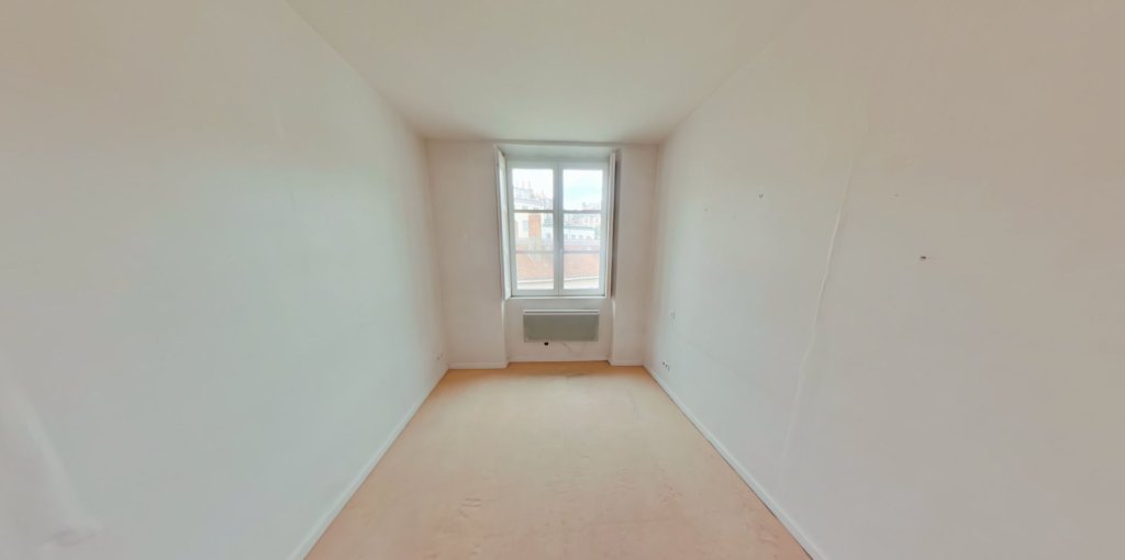 APPARTEMENT T3 A LOUER - LYON 1ER ARRONDISSEMENT Griffon-Royale - 107.75 m2 - 1 475 &euro; charges comprises par mois