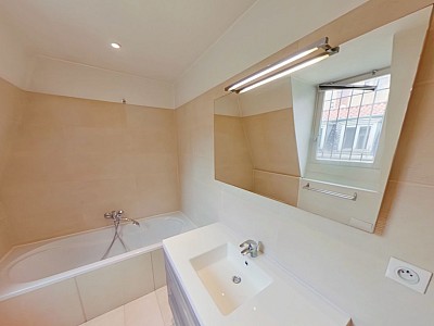 APPARTEMENT T3 A LOUER - LYON 1ER ARRONDISSEMENT Griffon-Royale - 107.75 m2 - 1 475 € charges comprises par mois