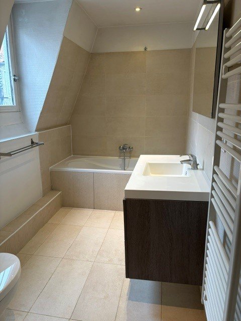 APPARTEMENT T3 A LOUER - LYON 1ER ARRONDISSEMENT Griffon-Royale - 107.75 m2 - 1 475 &euro; charges comprises par mois
