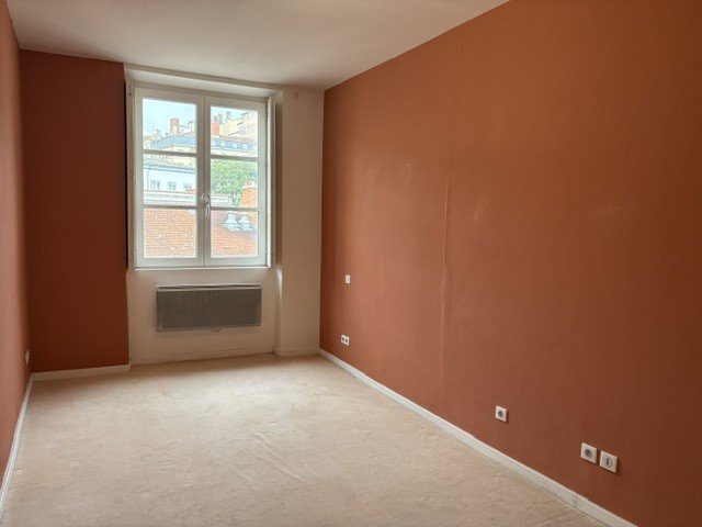 APPARTEMENT T3 A LOUER - LYON 1ER ARRONDISSEMENT Griffon-Royale - 107.75 m2 - 1 475 &euro; charges comprises par mois