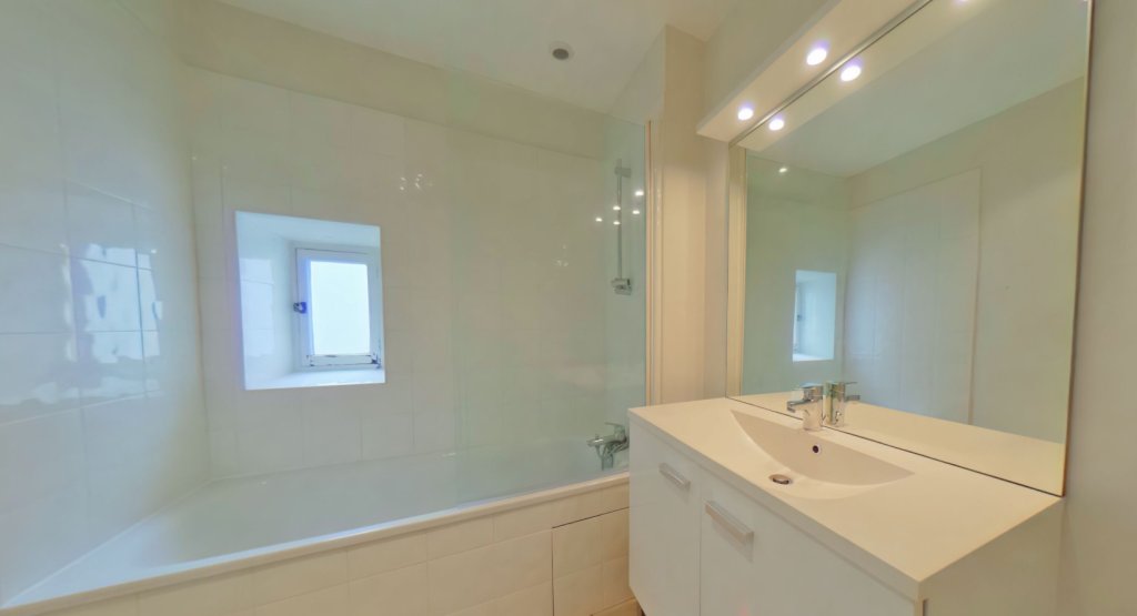 APPARTEMENT T3 A LOUER - LYON 1ER ARRONDISSEMENT Terreaux-Bat-d-Argent - 67.15 m2 - 862 &euro; charges comprises par mois