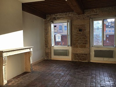 APPARTEMENT T3 A LOUER - LYON 1ER ARRONDISSEMENT - 107.75 m2 - 1533 € charges comprises par mois