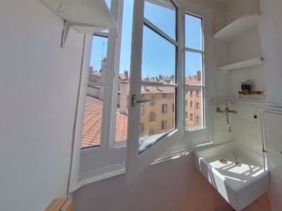 APPARTEMENT T3 A LOUER - LYON 2EME ARRONDISSEMENT AMPERE - 50,88 m2 - 820 € charges comprises par mois