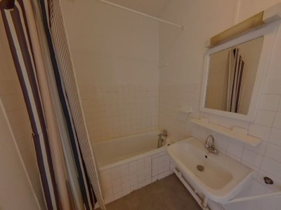 APPARTEMENT T3 A LOUER - LYON 2EME ARRONDISSEMENT AMPERE - 50,88 m2 - 820 € charges comprises par mois